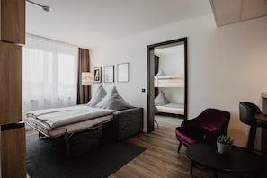 Premium bedding, in-room safe, individually decorated - Arivo Aparthotel (Forchheim)