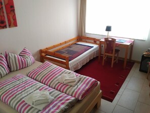 WiFi, bed sheets - Privatunterkunft AARON (Magdeburg)