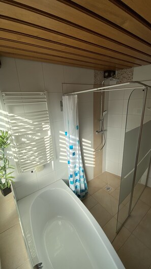Bathroom - Privatunterkunft AARON (Magdeburg)