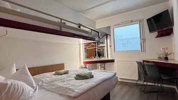 Economy Triple Room | Desk, blackout drapes, free WiFi, bed sheets
