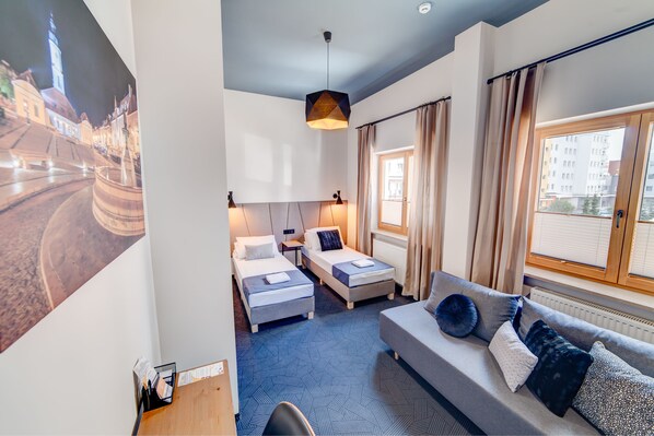 Quadruple Room | Premium bedding, desk, laptop workspace, iron/ironing board - Rint 32 (Bialystok)