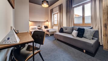 Quadruple Room | Premium bedding, individually decorated, individually furnished, desk