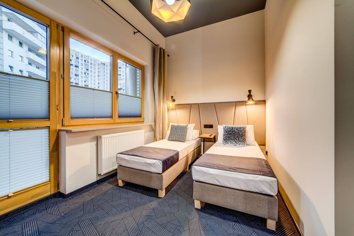 Ropa de cama de alta calidad y escritorio 