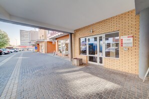 إطلالة على الفناء