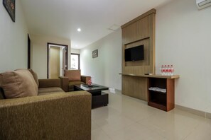 Flat-screen TV - Reddoorz Plus @ TB Simatupang (Jakarta)