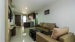 Flat-screen TV - Reddoorz Plus @ TB Simatupang (Jakarta)