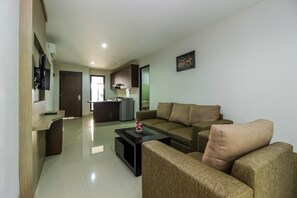 Flat-screen TV - Reddoorz Plus @ TB Simatupang (Jakarta)