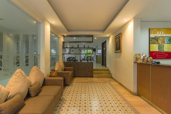 Lobby - Reddoorz Plus @ TB Simatupang (Jakarta)