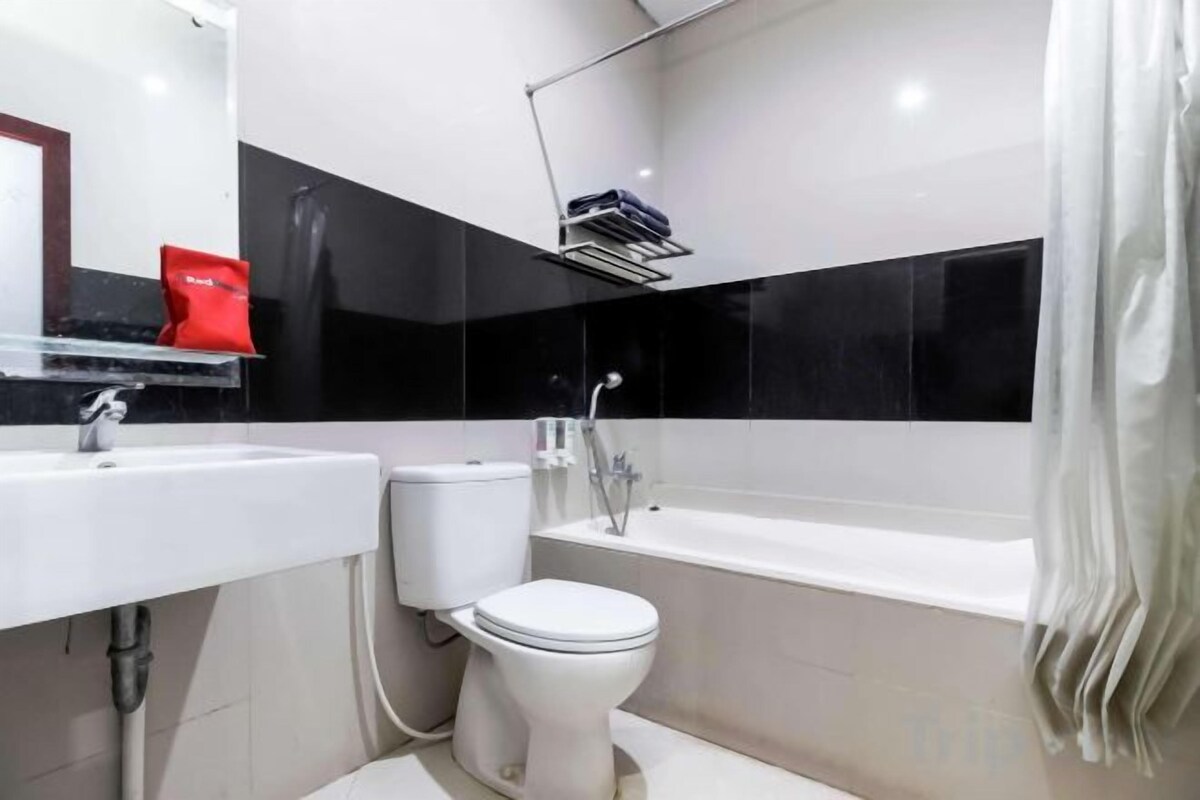 Douche, articles de toilette gratuits, serviettes fournies