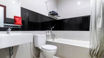 Premium Room | Bathroom | Shower, free toiletries, towels