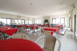Restaurant - Reddoorz Premium @ Bukit Damai Indah (Balikpapan)