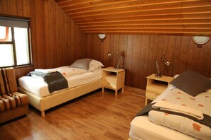 Cortinas blackout, tabla de planchar con plancha y wifi gratis