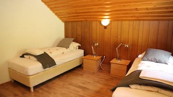 Triple Room, 3 Single Beds, Non Smoking | Blackout curtains, iron/ironing board, free WiFi, bed sheets