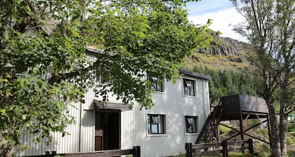Old Cottage - Reynivellir II