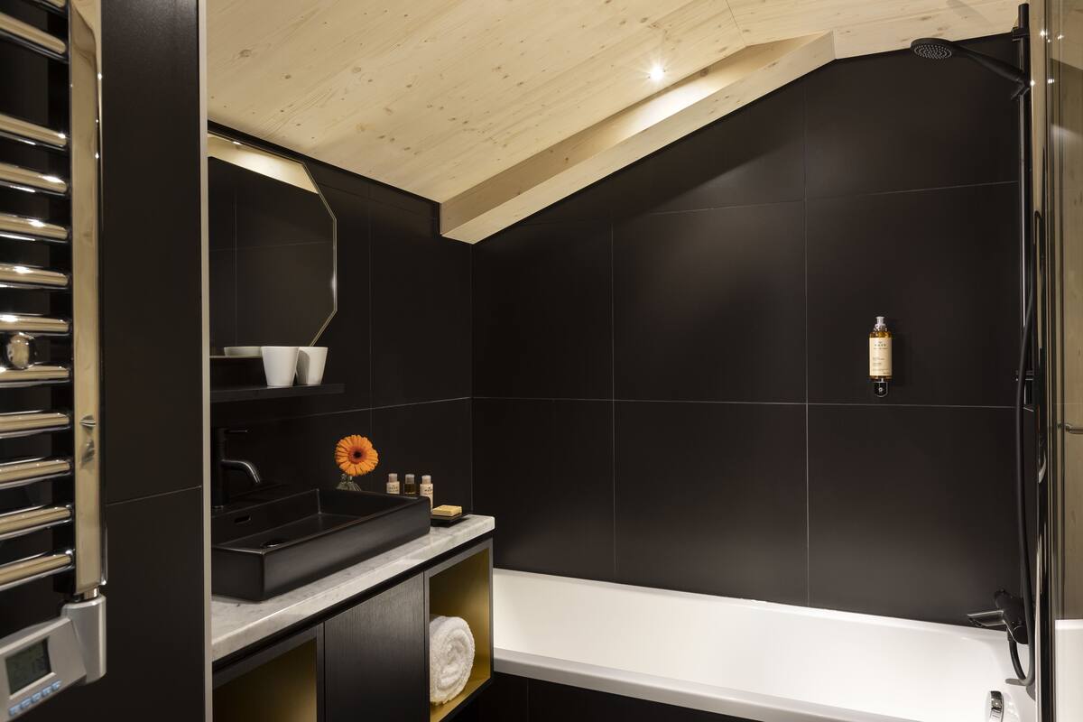 family room, 2 bedrooms | bathroom | free toiletries, hair dryer, bathrobes, slippers