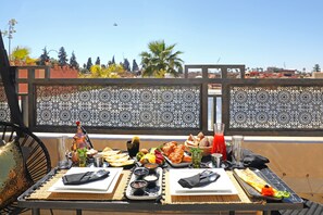 Free daily continental breakfast  - Dar Kandi (Marrakech)