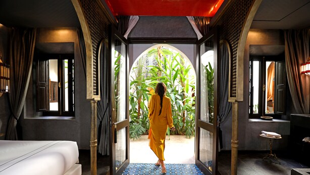 A room with a bed, a small table, and a window. - Dar Kandi (Marrakech)