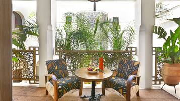 BALCONY SUITE | Egyptian cotton sheets, premium bedding, down duvets, in-room safe