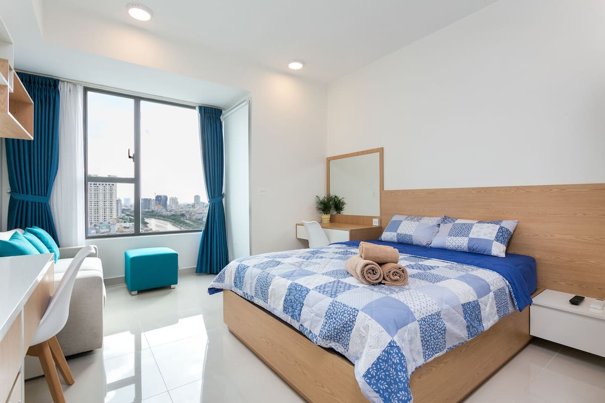 Comfort Studio, 1 Queen Bed, Tower | Desk, soundproofing, iron/ironing board, free WiFi