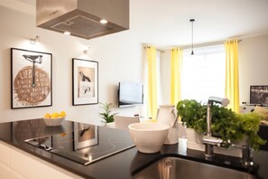 Business-Apartment, 1 Doppelbett, barrierefrei, Nichtraucher | Eigene Küche | Kühlschrank, Herdplatte, Geschirrspüler, Wasserkocher