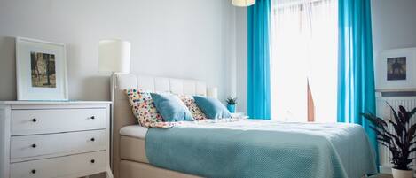 بديكورات فريدة لكل غرفة وطراز فريد لكل وحدة وستائر تعتيم