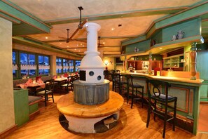 Bar (on property) - IFA Alpenrose Hotel (Mittelberg)
