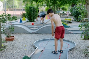 Mini-golf - Happy Camp mobile homes in Füred Camping (Balatonfured)