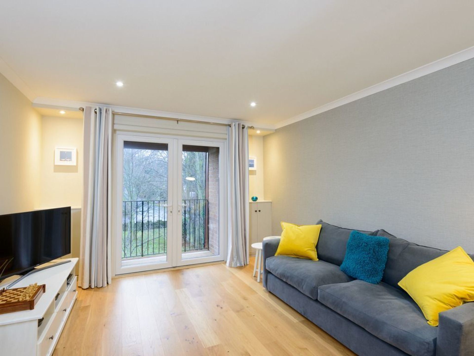 Apartment, Multiple Beds | Living area | 30-inch TV with cable channels, video game console, Netflix