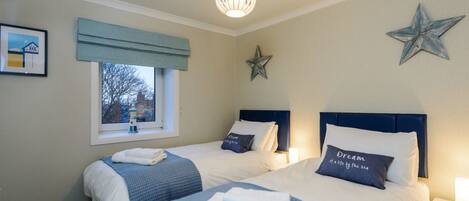 Apartamento, várias camas | 2 quartos, ferros/tábuas de passar roupa, Wi-Fi de cortesia