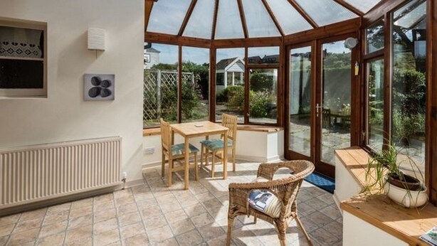 A sunroom with a glass ceiling, a table, chairs, and a potted plant. - Tensea -charming 3-bed Apartment in North Berwick (North Berwick)