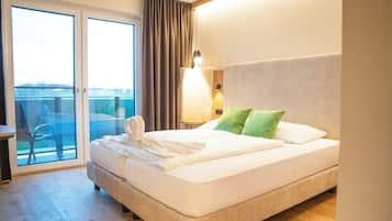 Zimmersafe, Schreibtisch, Verdunkelungsvorhänge, schallisolierte Zimmer