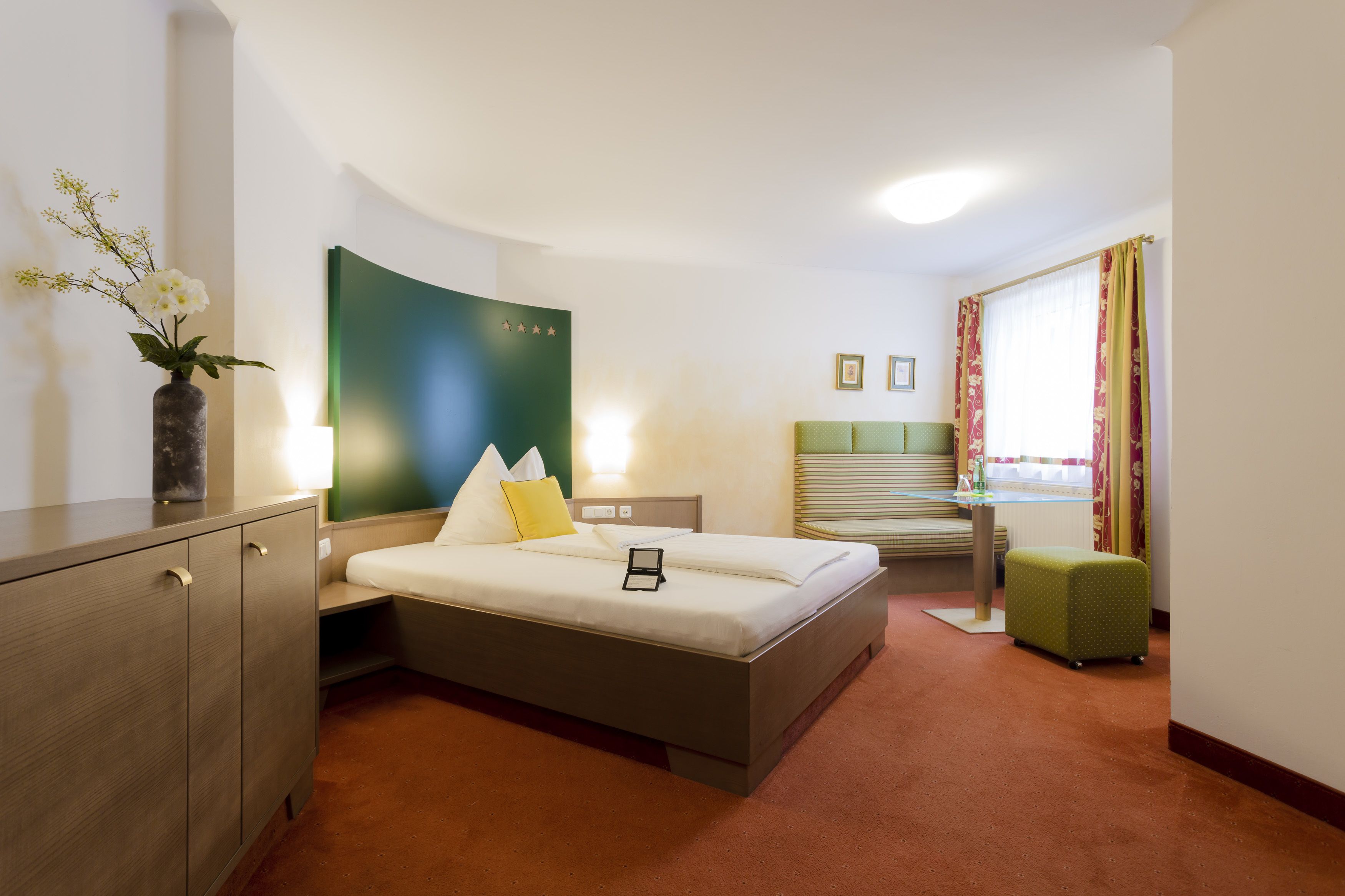 comfort double room, 1 queen bed | in-room safe, desk, blackout curtains, soundproofing