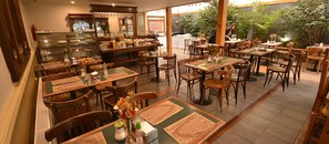 Daily buffet breakfast (CLP 6000 per person) - Hotel Di Torlaschi (Valdivia)