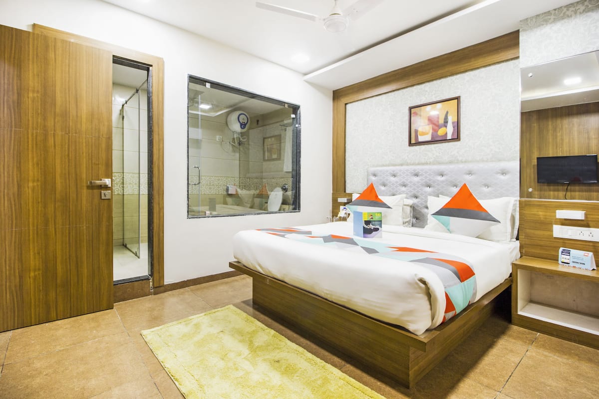 Desk, rollaway beds, free WiFi