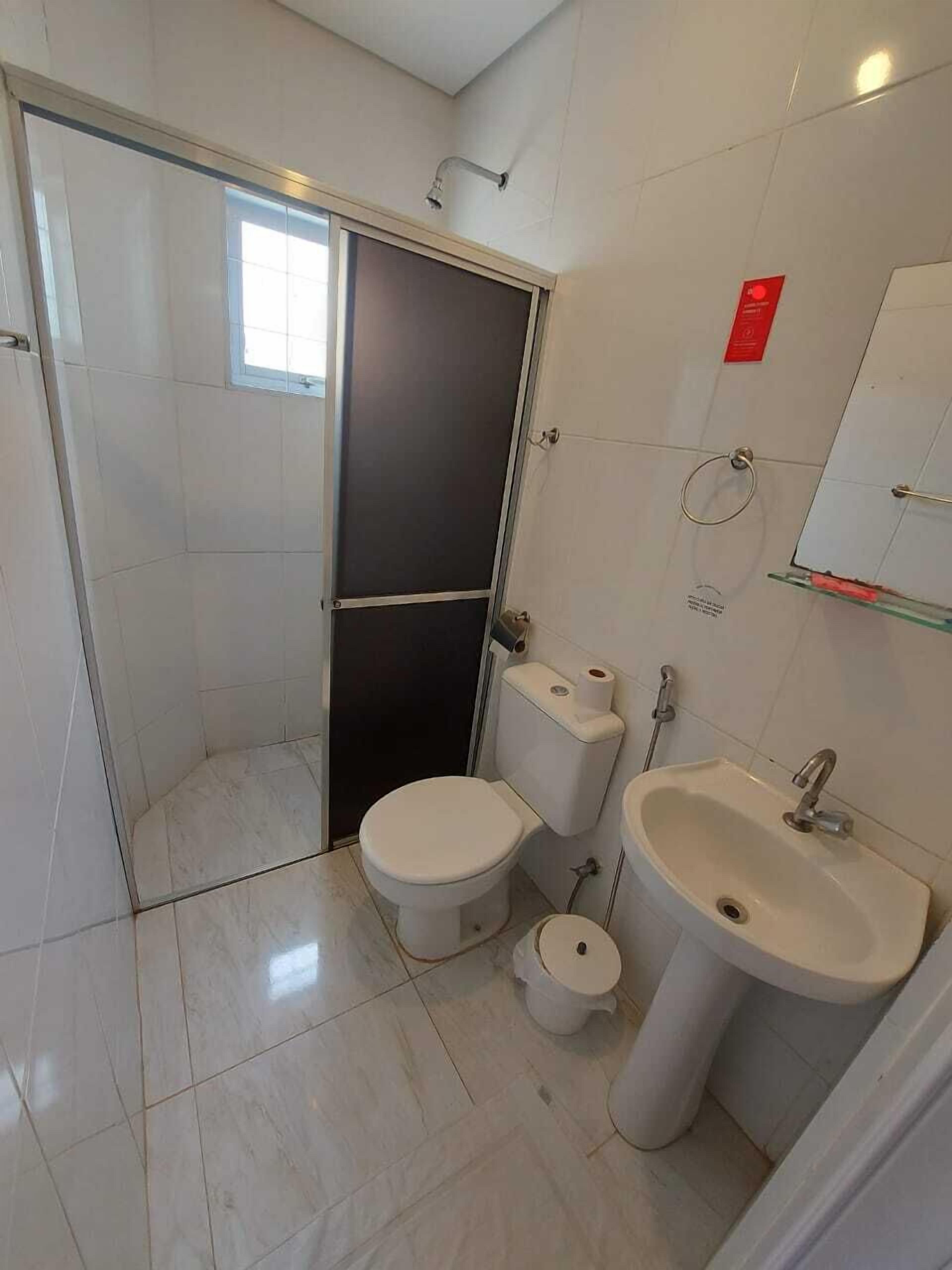 shower, free toiletries, towels, soap