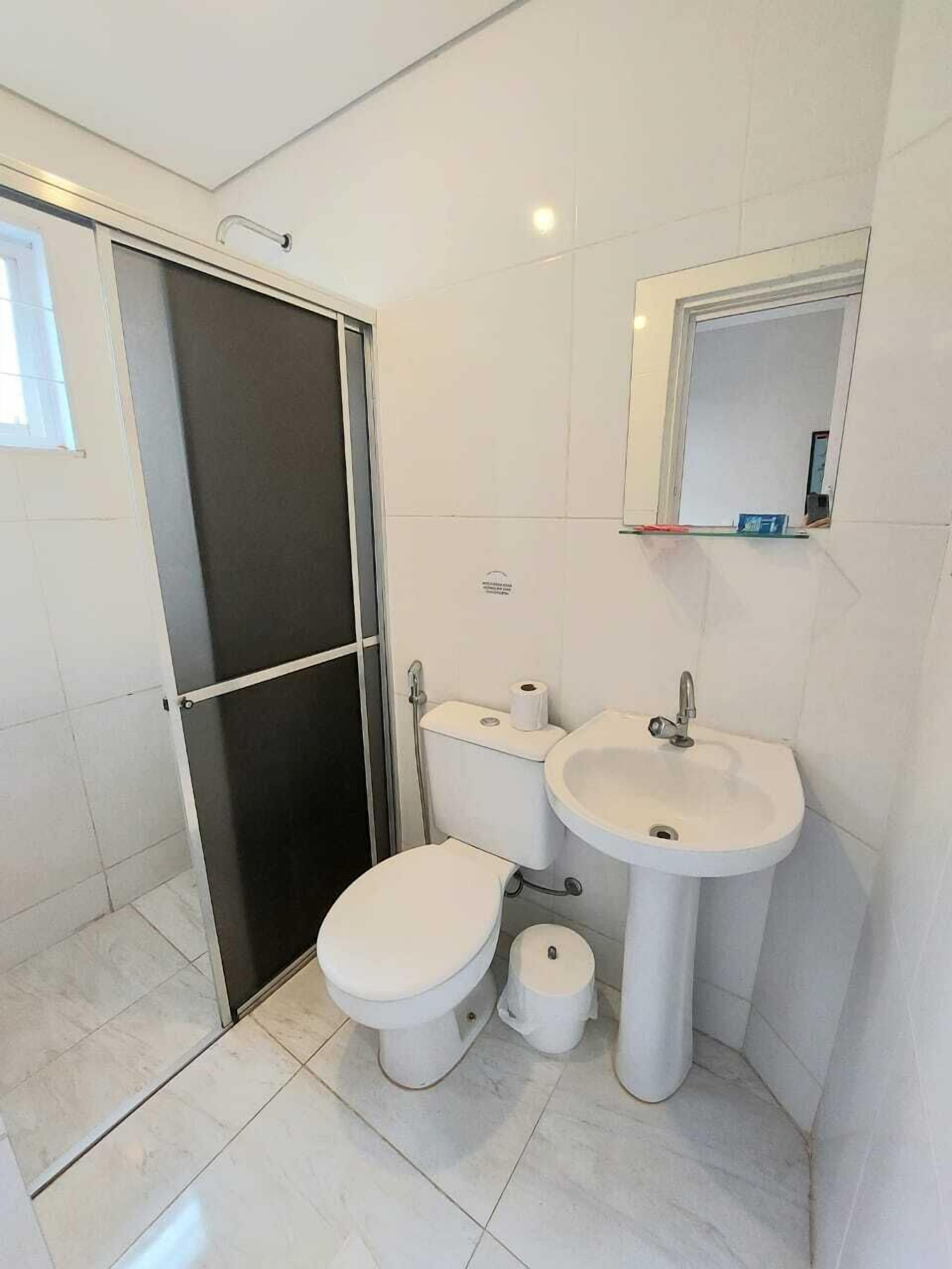 triple room, 3 single beds | bathroom | shower, free toiletries, towels, soap