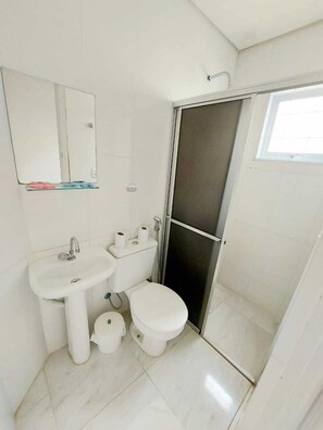 Twin Room | Bathroom | Shower, free toiletries, towels, soap