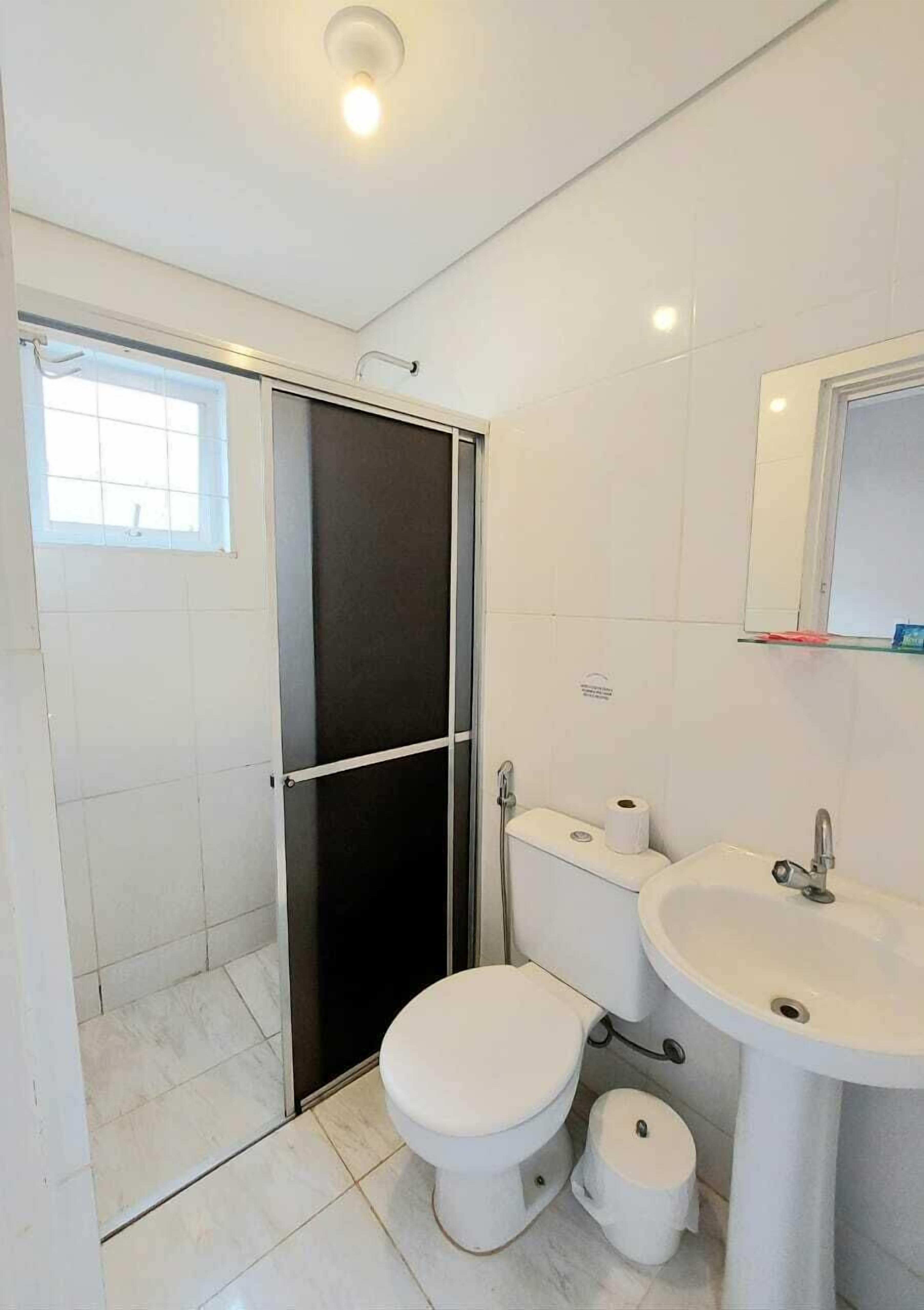 shower, free toiletries, towels, soap