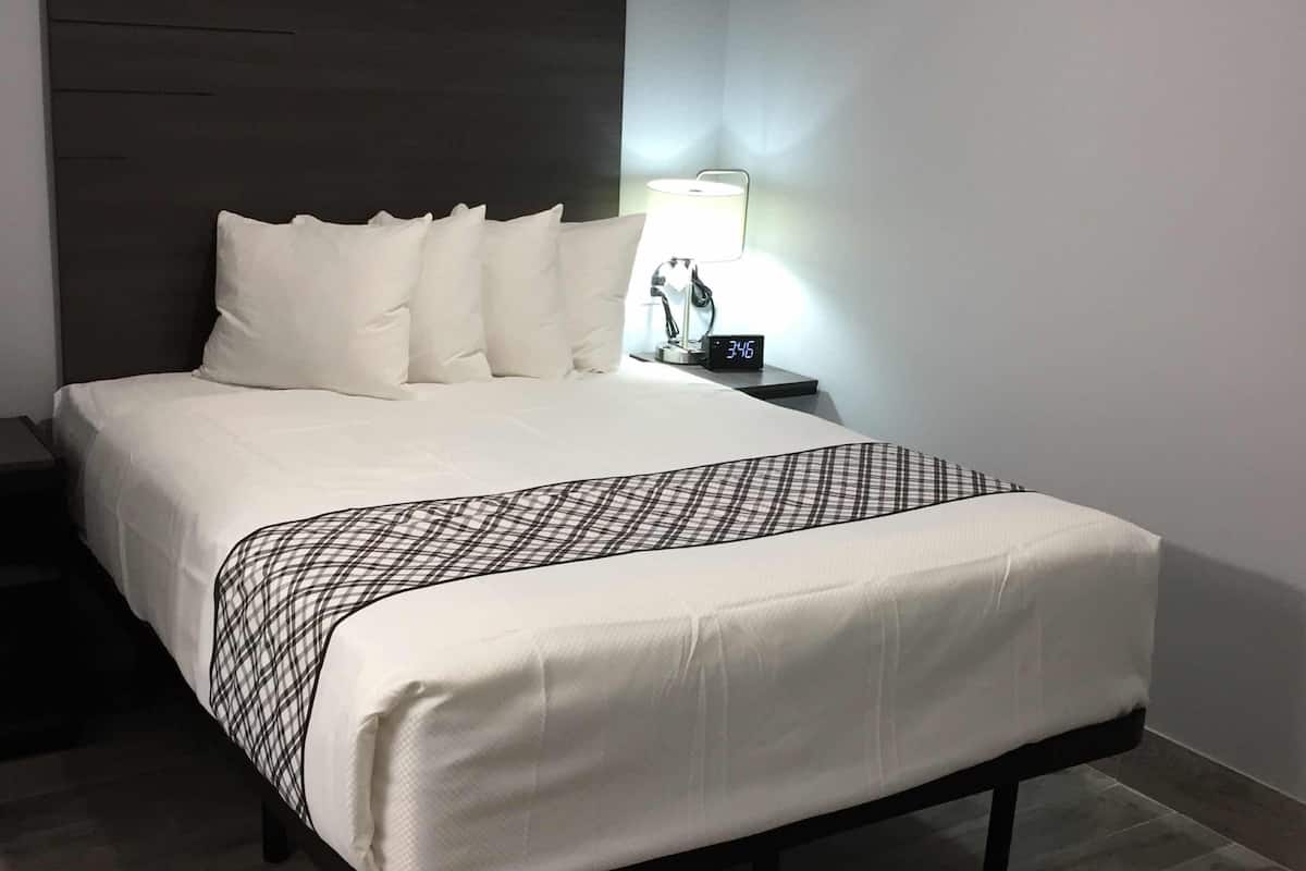 Chambre Simple Standard, 1 grand lit, non-fumeurs | Draps en coton égyptien, décoration personnalisée