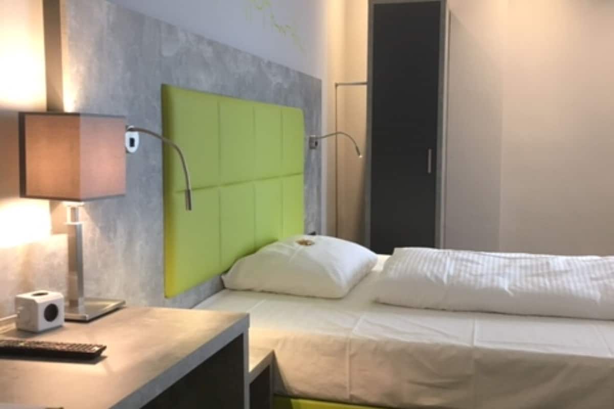 comfort room | 1 bedroom, hypo-allergenic bedding, individually decorated, desk