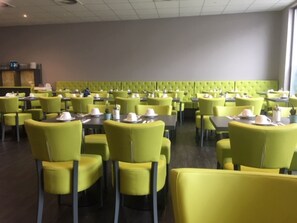 Frokostbuffé hver dag (EUR 14 per person)