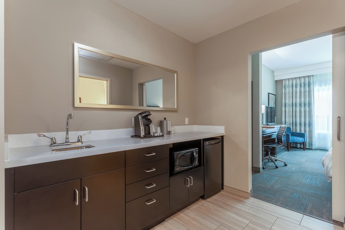 suite, 1 bedroom | room amenity