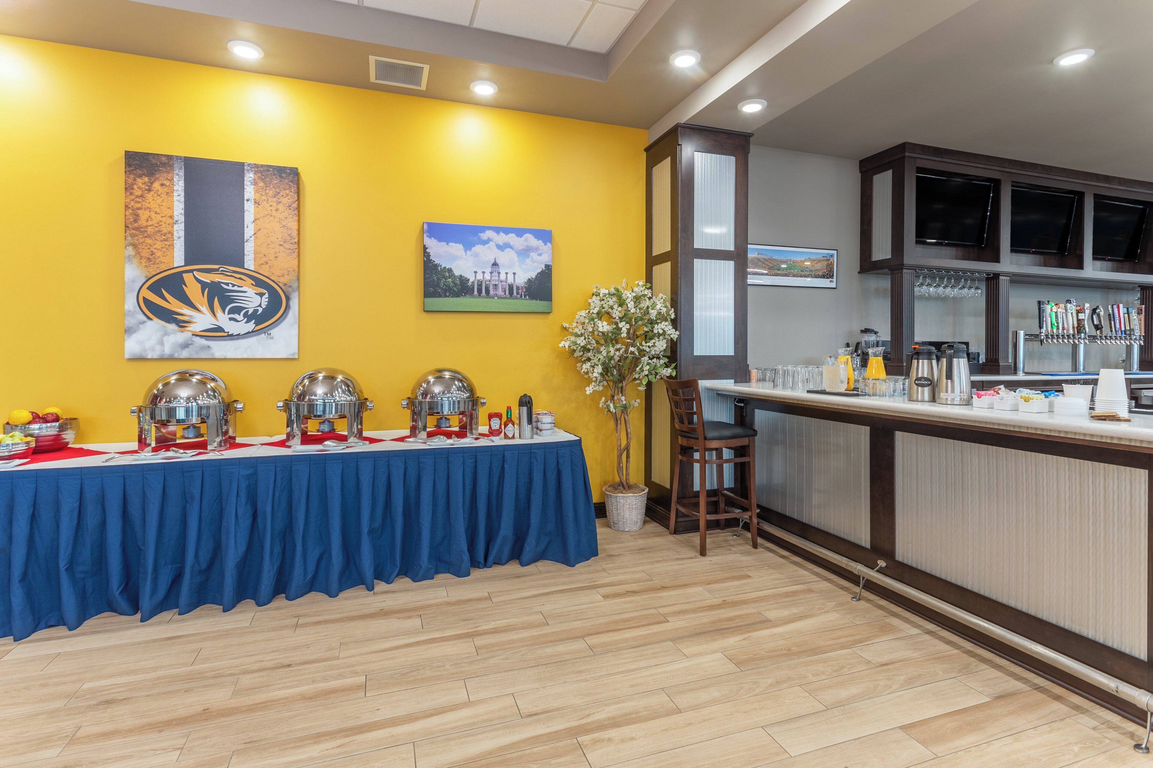 daily buffet breakfast for a fee