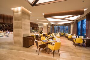 Restaurant - Holiday Inn Wuxi Taihu New City by IHG (Wuxi)