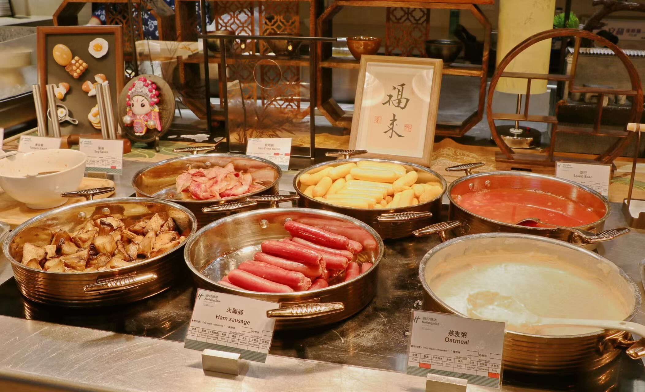 Café da manhã com buffet todos os dias (CNY 100 por pessoa) 