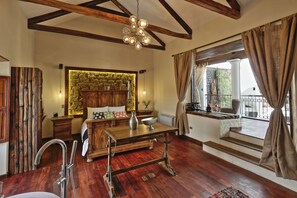 Frette Italian sheets, hypo-allergenic bedding, down duvets - On Hotel Boutique (Sucre)