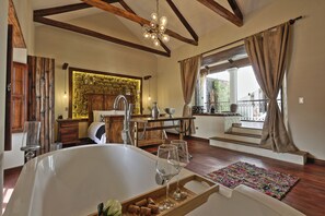 Frette Italian sheets, hypo-allergenic bedding, down duvets - On Hotel Boutique (Sucre)