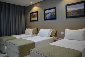 Cofres nos quartos, escrivaninha, cortinas blackout, Wi-Fi de cortesia