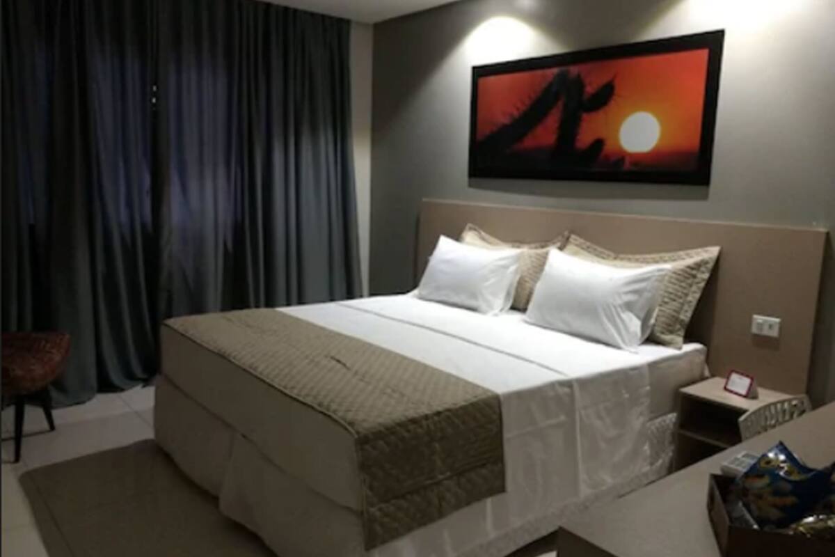 Quarto casal luxo, 1 cama de casal, para não fumantes | Cofres nos quartos, escrivaninha, cortinas blackout, Wi-Fi de cortesia