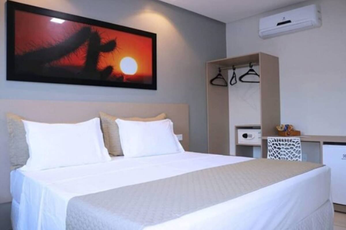 Cofres nos quartos, escrivaninha, cortinas blackout, Wi-Fi de cortesia